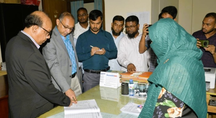 আকস্মিক দপ্তর পরিদর্শন নোবিপ্রবি উপাচার্য